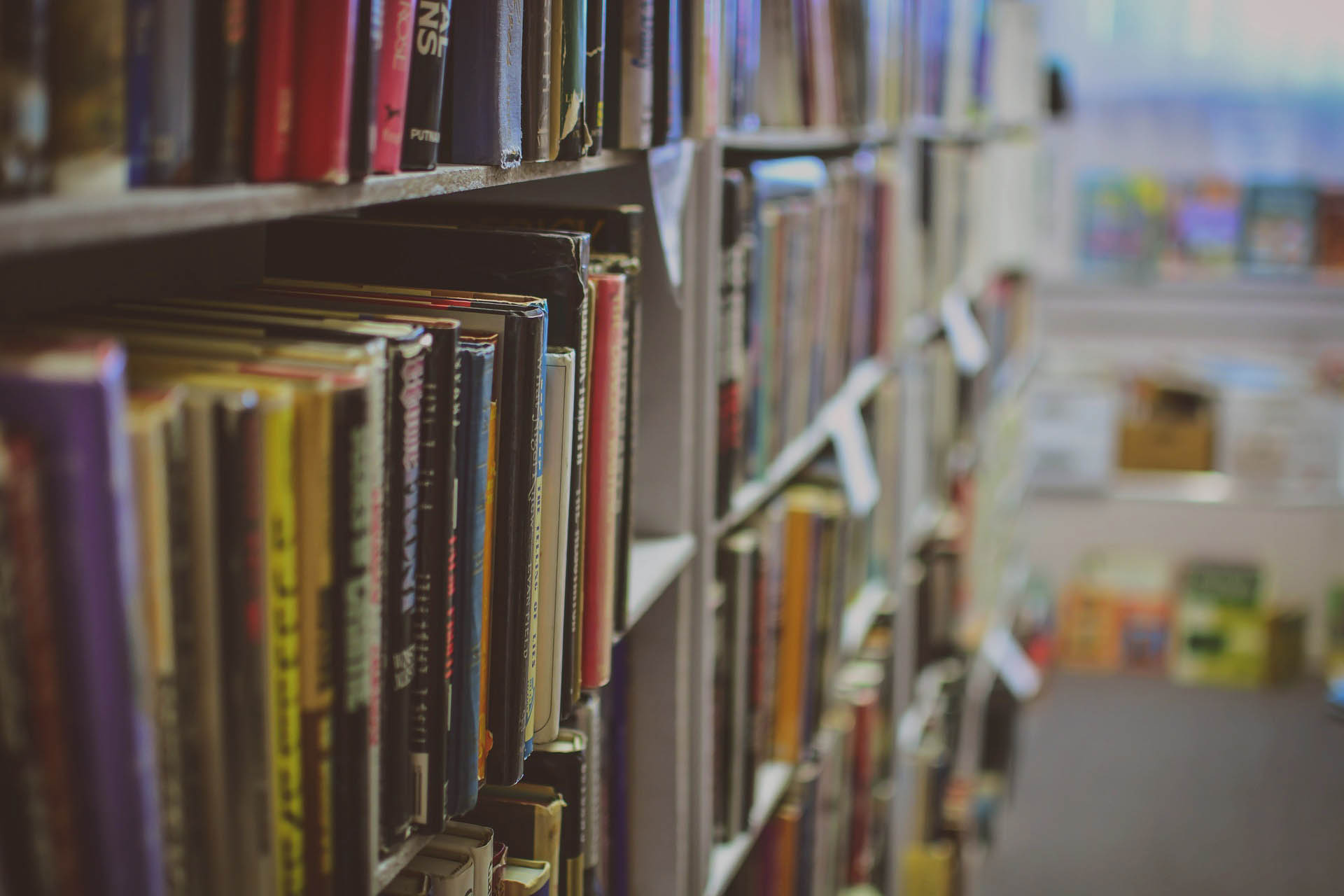 library-2607146_1920
